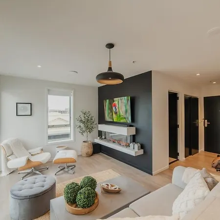 Penthouse Perfection - 2Br Elegance On Worcester St Christchurch Exterior photo