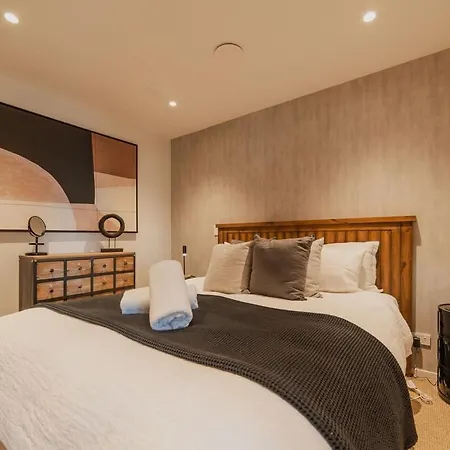 Penthouse Perfection - 2Br Elegance On Worcester St Christchurch Exterior photo