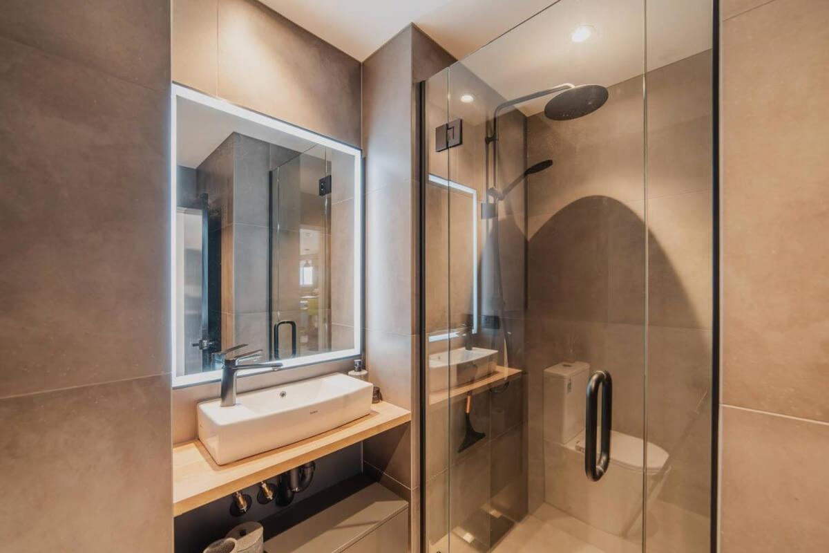 Apartment Penthouse Perfection - 2br Elegance On Worcester St *