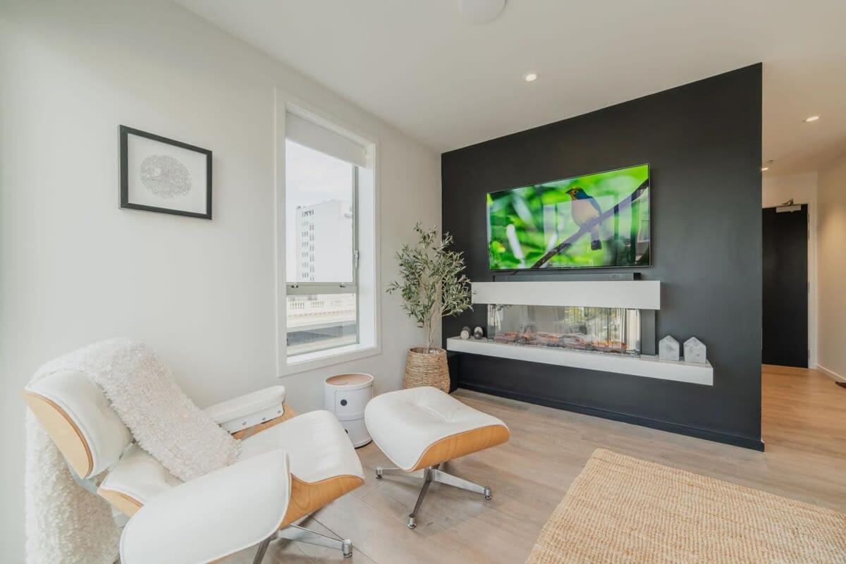 Penthouse Perfection - 2br Elegance On Worcester St Apartment